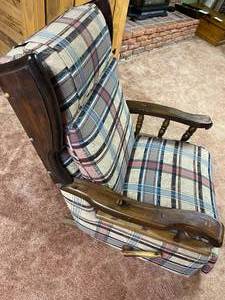 lot 196 image: Vintage Rocker  Recliner