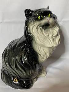 lot 237 image: Paint-N-Place Chisago Ceramics Feline Figure