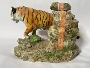 lot 244 image: 1979 Ezra Brooks Tiger Decanter Number 7266