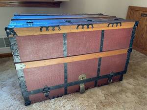lot 264 image: Vintage Trunk with Three Drawers and Interior Mirror