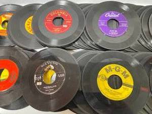 lot 269 image: Large Lot of Vintage 45s