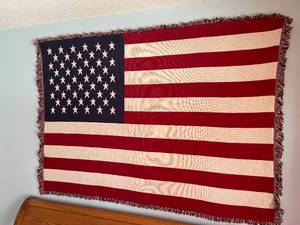 lot 270 image: Wall Mount US Flag Throw