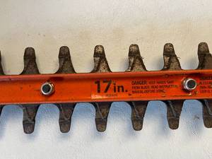 lot 277 image: Black and Decker 17 Inch Hedge Trimmer Model TR117