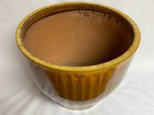lot 290 image: Large Ceramic Planter