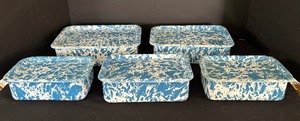 lot 21 image: Five Vintage Blue and White Enameled Containers with Lids