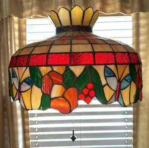 lot 14 image: Stunning Stained Glass Chain Lamp