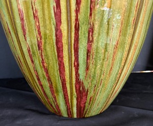 lot 39 image: Vibrant Vase