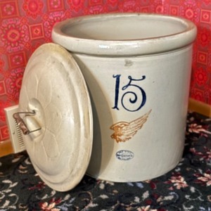 lot 3 image: Vintage 15 Gallon Red Wing Pottery Crock with Lid