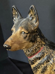lot 43 image: Vintage Cast Iron German Shepherd Figurine