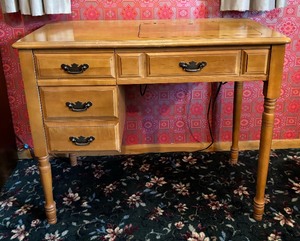 lot 75A image: Vintage Singer Sewing Machine with Table