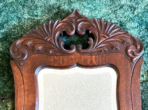 lot 52 image: Pretty Vintage Wooden Wall Mirror