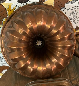 lot 74 image: Vintage Copper Pot, Molds and Lidded Bucket