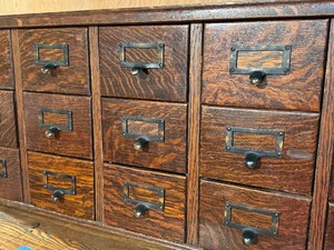 lot 160 image: Vintage Wooden Fifteen Drawer Card Catalog Cabinet