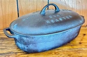 lot 12 image: Vintage Griswold Cast Iron #3 Oval Roaster 643