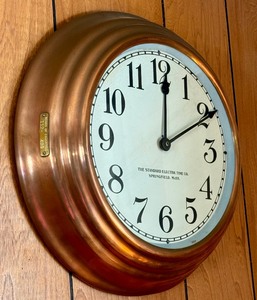 lot 11 image: Vintage Electric Time Co Copper Framed Wall Clock