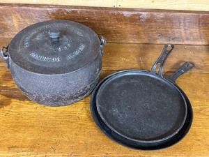 lot 202 image: Three Vintage Cast Iron Cookware Items