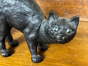 lot 197 image: Two Vintage Cast Iron Cat Figures