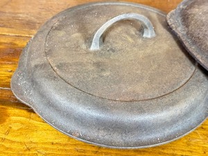 lot 301 image: Two Vintage Cast Iron Griswold #7 Lids  Covers