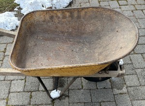 lot 313 image: Wheelbarrow by Radio
