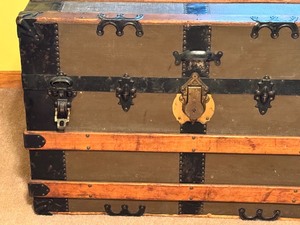 lot 75B image: Vintage Trunk
