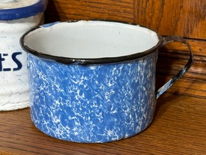 lot 229 image: Vintage Kitchen Enamel Items