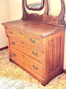 lot 266 image: Vintage Wooden Three Drawer Commode  Dresser with Mirror