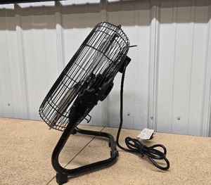 lot 42 image: Vie Air 14 High Velocity Heavy-Duty Metal Floor fan - Black