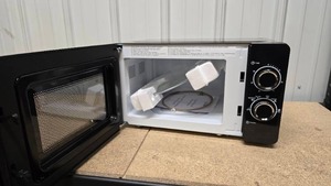 lot 49 image: Commercial Chef 0.7 Cubic Foot Countertop Microwave Oven