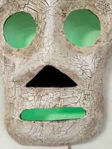 lot 66 image: Vintage Artisan Crafted Decorative Wall Ghost Mask by Cy DeCosse