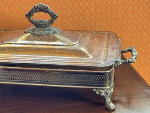 lot 48 image: Vintage Serving Items