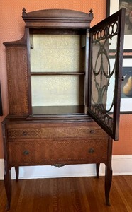 lot 3 image: Antique Art Deco Tulip and Satinwood Display Cabinet