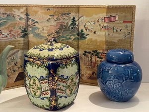 lot 58 image: Variety of Vintage Asian Decor including a Green Korean Teapot