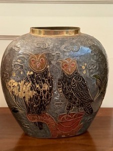 lot 138 image: Three Decorative Owl Items