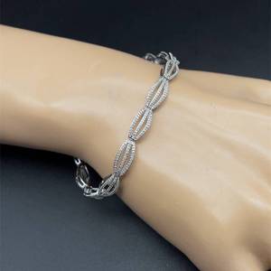 1.00 Carat Natural Diamond Pave Modern Open Oval Link Tennis Bracelet in White Gold $3495 Retail