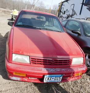lot 7 image: 1994 Plymouth Sundance