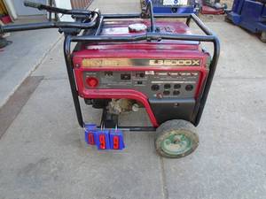 5000 watt Honda powered generator. 110220 volt. Used condition. Consignor states it is a good runner & operator. As shown. THIS ITEM HAS A RESERVE.