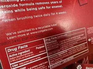 lot 16 image: 18 Tubes Colgate Toothpaste - Normal  Larger Size