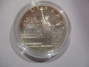 lot 22 image: 1986-S Statue of LibertyEllis Island Commemorative Silver Dollar