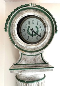 lot 15 image: Decorative Vintage Tower Style Column Clock