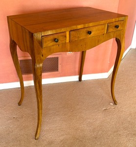lot 64 image: Antique French Provincial Writing Desk