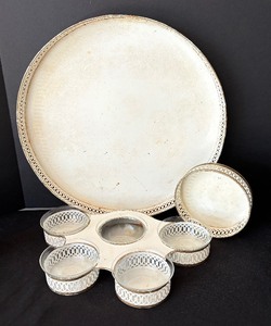 lot 76 image: Vintage Metal Serving Pieces
