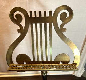 lot 83 image: Beautiful Ornate Music Stand