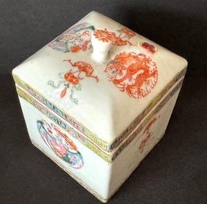 lot 23A image: Antique Porcelain Chinese Tea Box