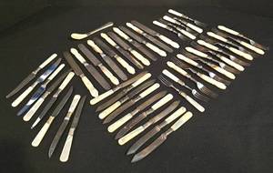 lot 200 image: Vintage Kirks Sheffield Mother of Pearl Handled Flatware