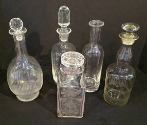lot 206 image: Pretty Vintage Glass Decanters