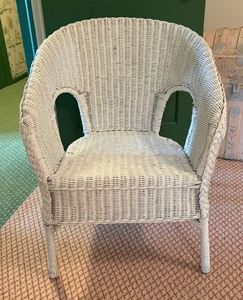 lot 105 image: Vintage White Wicker Chair