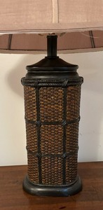 lot 400B image: Lovely Vintage Table Lamp