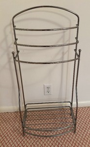 lot 410B image: Decorative Metal Bathroom Towel Holder