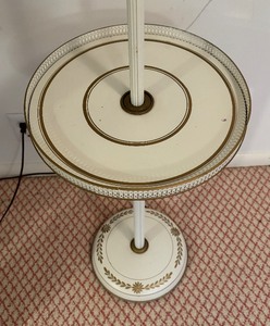 lot 117 image: Vintage Toleware Floor Lamp