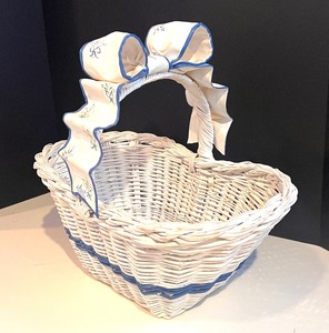 lot 402 image: Vintage Beautiful Easter Bundle with Bunnies and Eggs